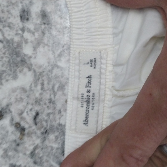 NWT Abercrombie and Fitch floral white shorts size large - Picture 11 of 15